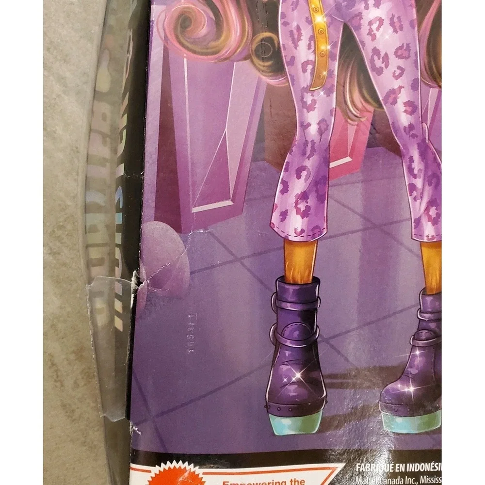 Monster High Clawdeen Wolf‎ 11in Fashion Doll w Pet Crescent and Accessories